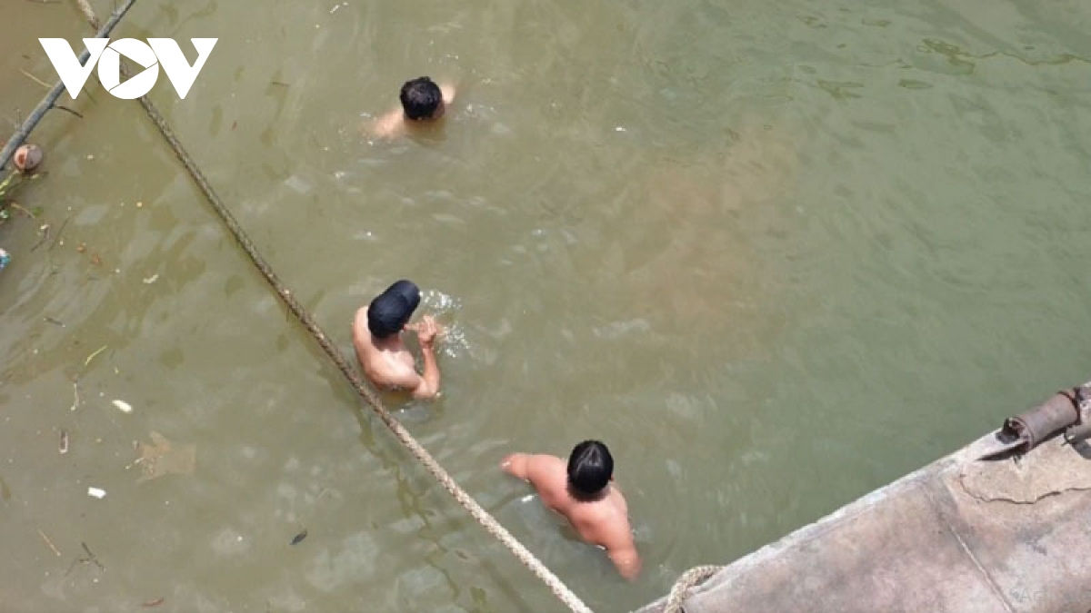 Lặn tìm người đàn ông mất tích trên sông Đồng Nai